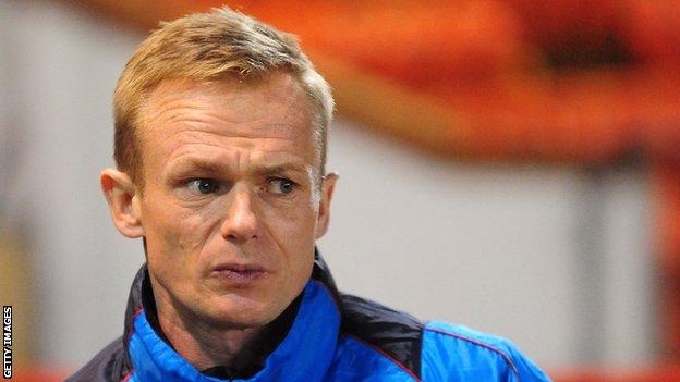 Keates Warns Wrexham Players They Are In Dog-Fight