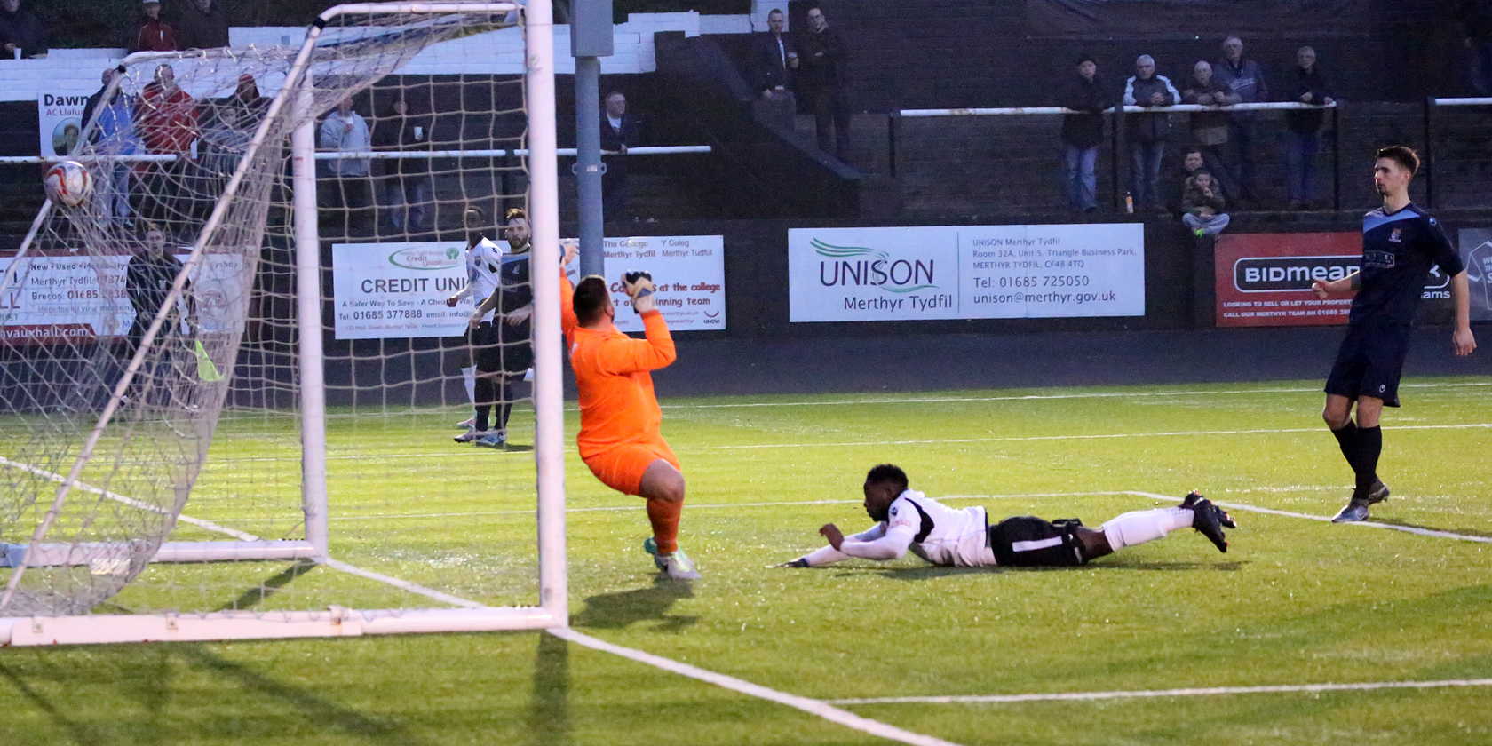 Merthyr Town Fire Up Their Promotion Bid With Easy Home Win