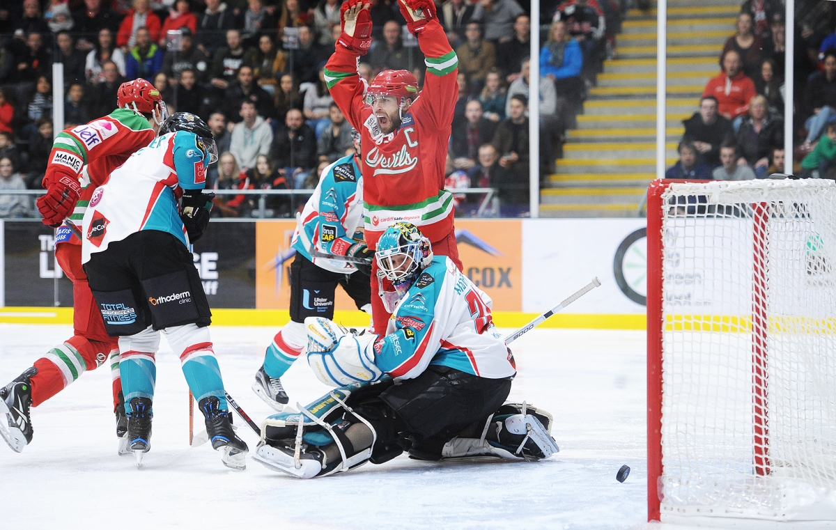 'Mo' Meets 'Mo' In Pro Allstars Charity Ice Hockey Match