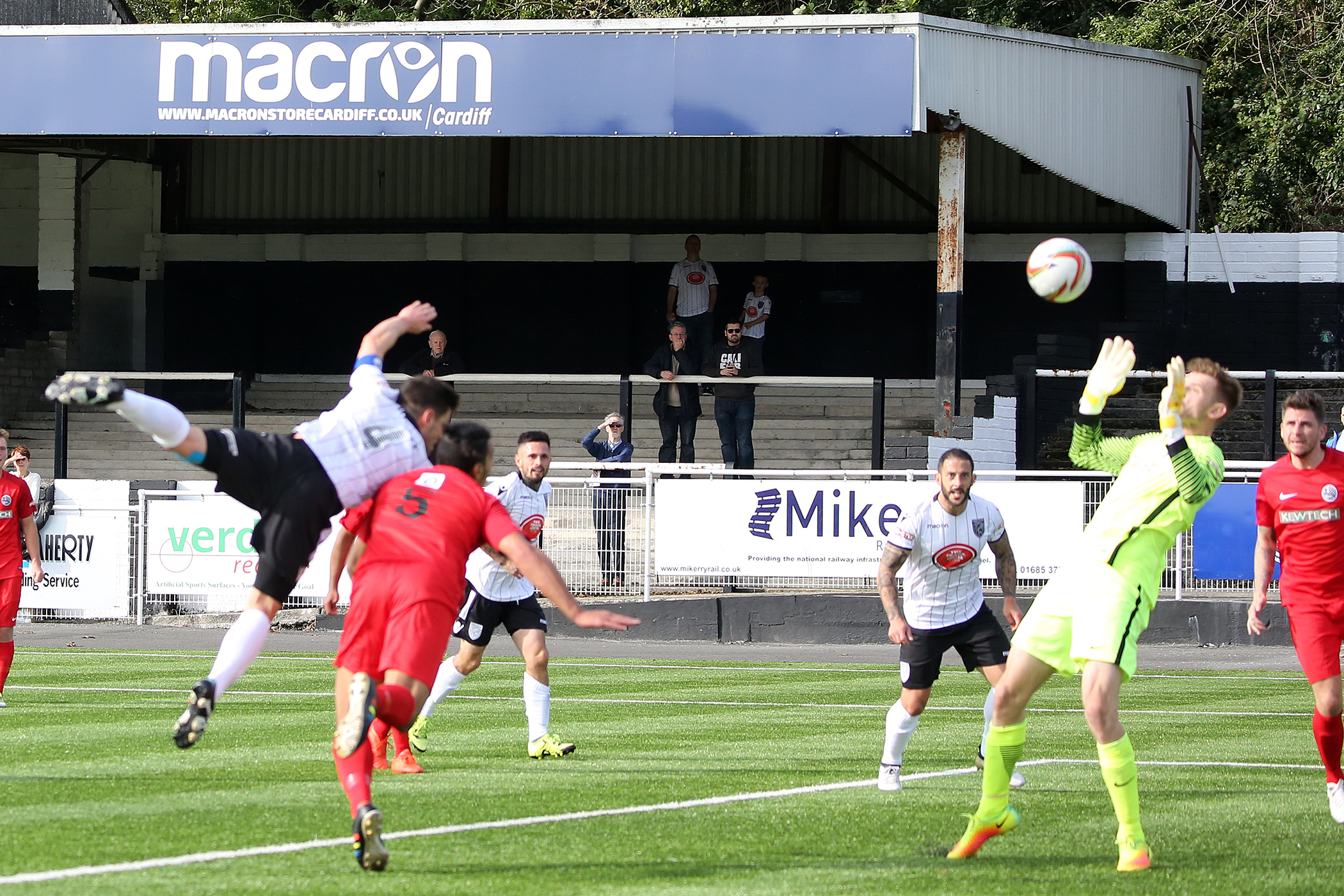 Merthyr Town Awayday To Shortwood In League Cup