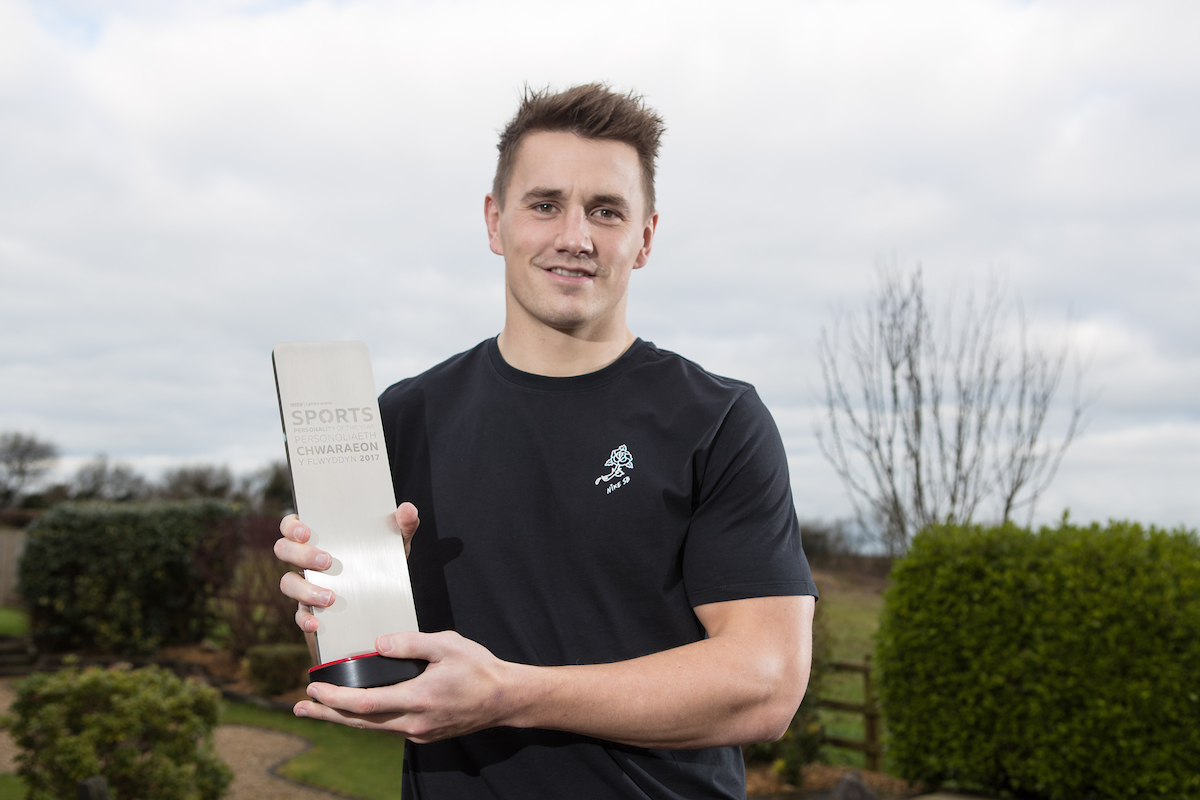 Jonathan Davies Wins Top Welsh Award At Celtic Manor