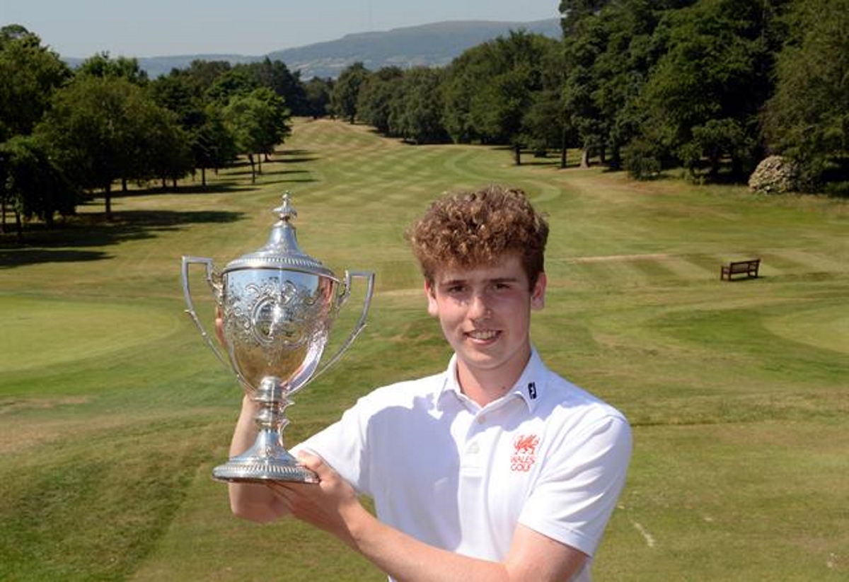 Archie Claims Irish Boys Title