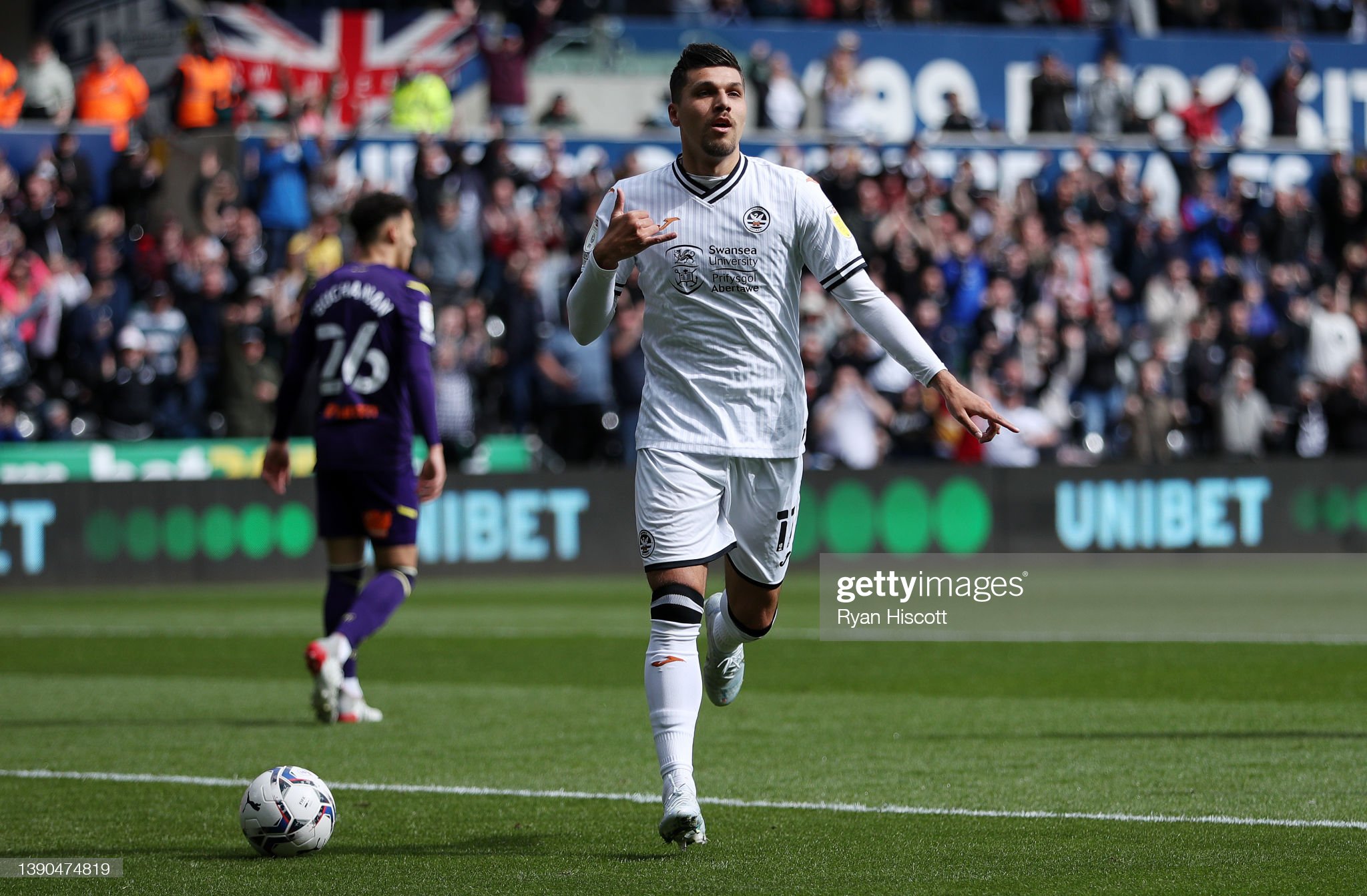 Swansea City’s Joel Piroe Vows to Keep Scoring . . . As Comparisons To van Nistelrooy and van Persie Persist